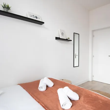 Apartamento One-bedroom - Fives Metro *